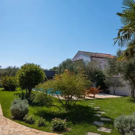 Stullich With Swimming Pool And Sauna Daire