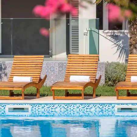 아파트 Stullich With Swimming Pool And Sauna