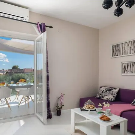 Stullich With Swimming Pool And Sauna Nin