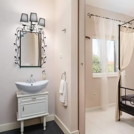 Stullich With Swimming Pool And Sauna Apartamento