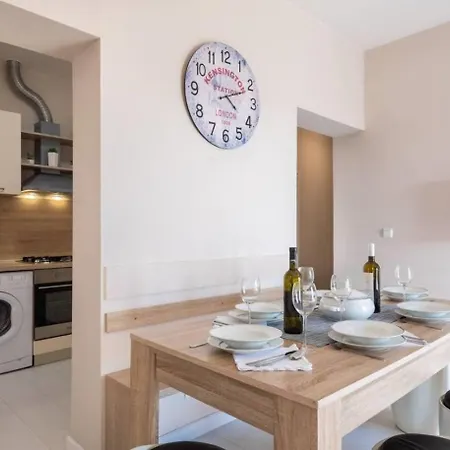 Stullich With Swimming Pool And Sauna Apartamento Nin