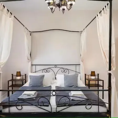 Stullich With Swimming Pool And Sauna 닌