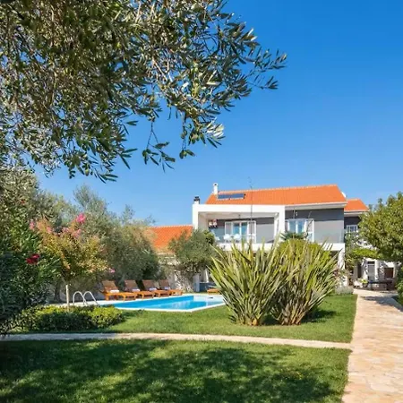 Stullich With Swimming Pool And Sauna Daire *