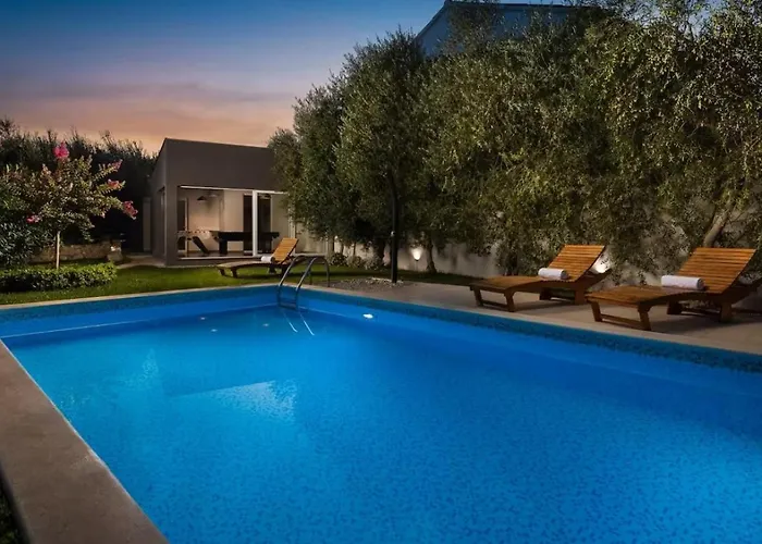 Stullich With Swimming Pool And Sauna Daire Nin