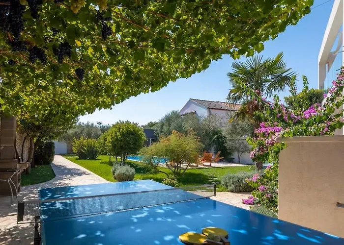 Stullich With Swimming Pool And Sauna Апартаменты