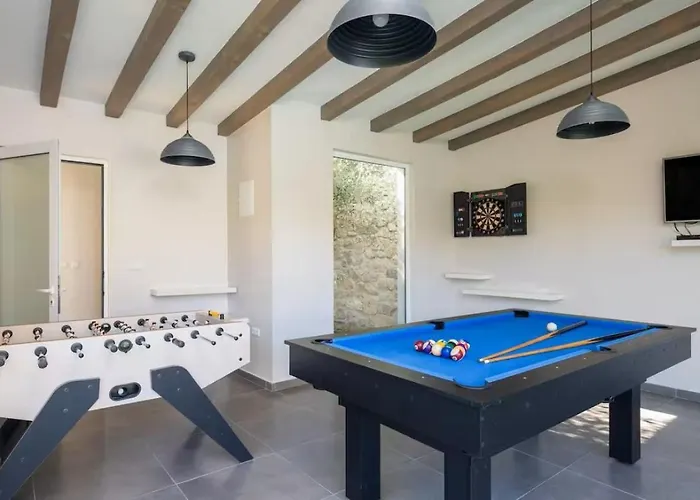 아파트 Stullich With Swimming Pool And Sauna