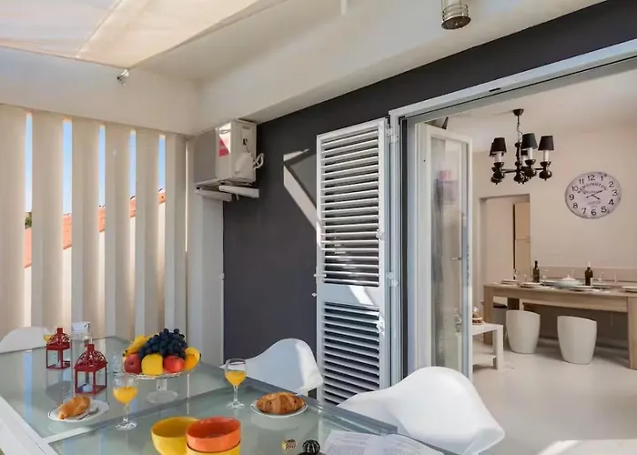 Stullich With Swimming Pool And Sauna Апартаменты Нин