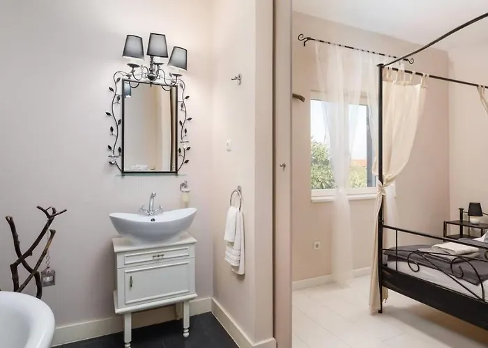 Stullich With Swimming Pool And Sauna 아파트