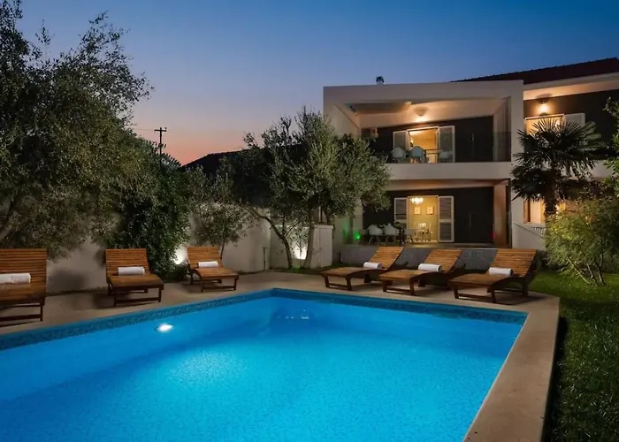 Stullich With Swimming Pool And Sauna 아파트 *