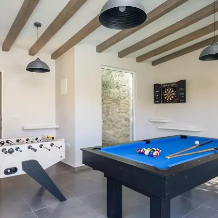شقة Stullich With Swimming Pool And Sauna