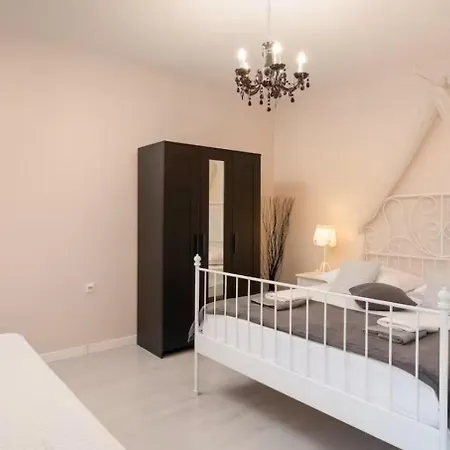 Stullich With Swimming Pool And Sauna Apartman