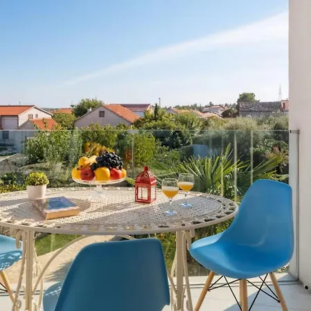 Stullich With Swimming Pool And Sauna Apartman *