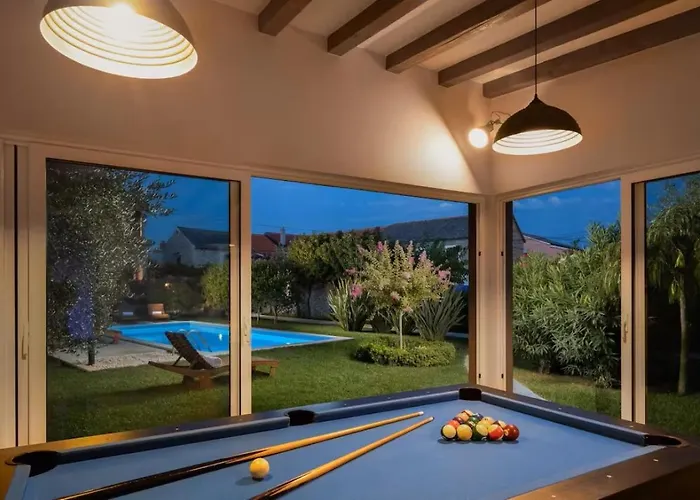 Stullich With Swimming Pool And Sauna דירה נין