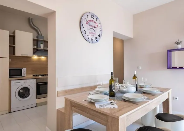 Stullich With Swimming Pool And Sauna Apartman Nin