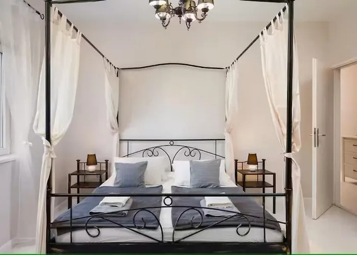 Stullich With Swimming Pool And Sauna Nin