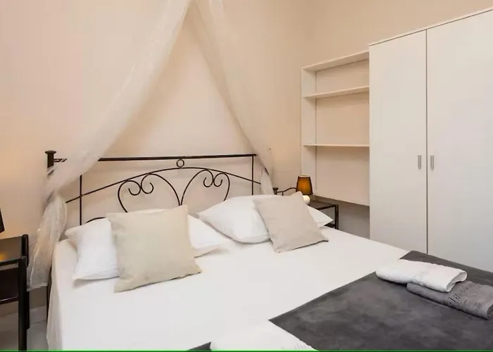 Stullich With Swimming Pool And Sauna Apartman *