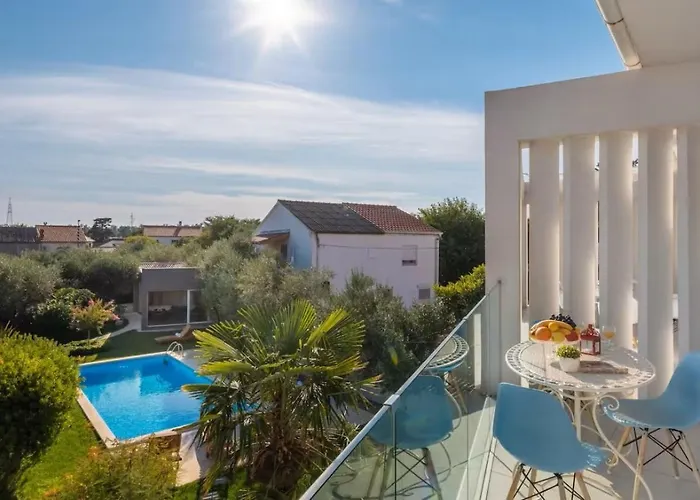 Stullich With Swimming Pool And Sauna Apartman *