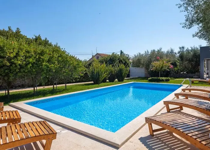 דירה Stullich With Swimming Pool And Sauna נין