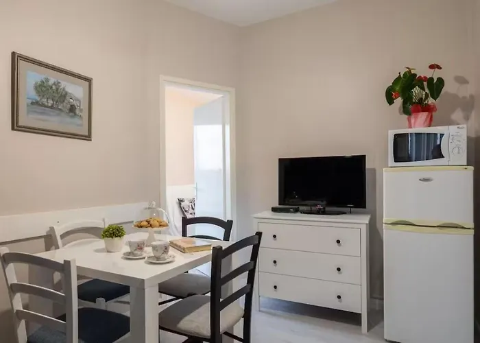 Stullich With Swimming Pool And Sauna Apartman Nin