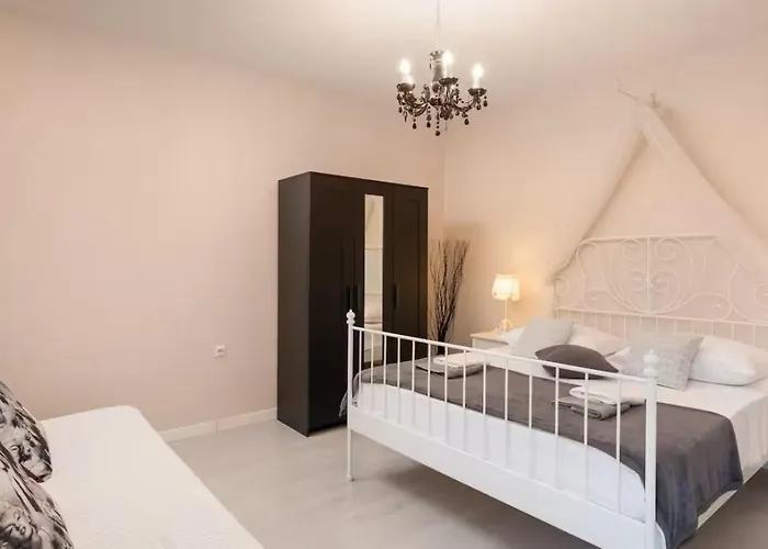 Stullich With Swimming Pool And Sauna Apartman