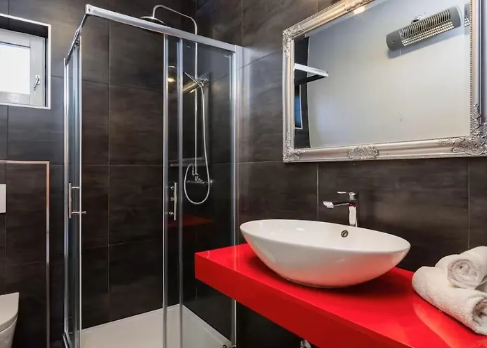 Stullich With Swimming Pool And Sauna Nin