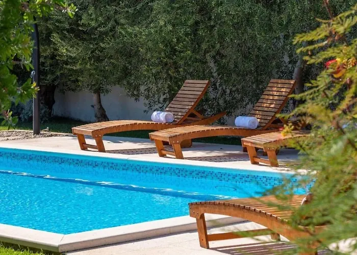 Stullich With Swimming Pool And Sauna * Nin